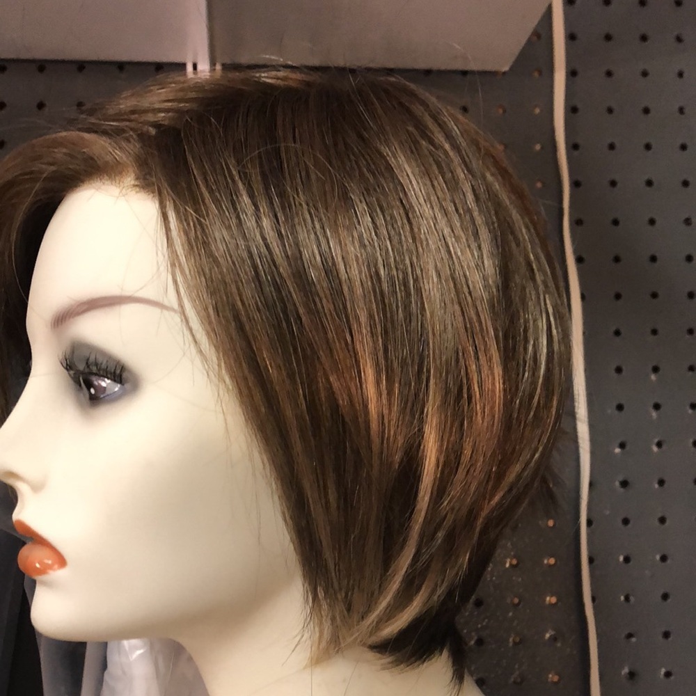Short wig - Picture 13 of 13